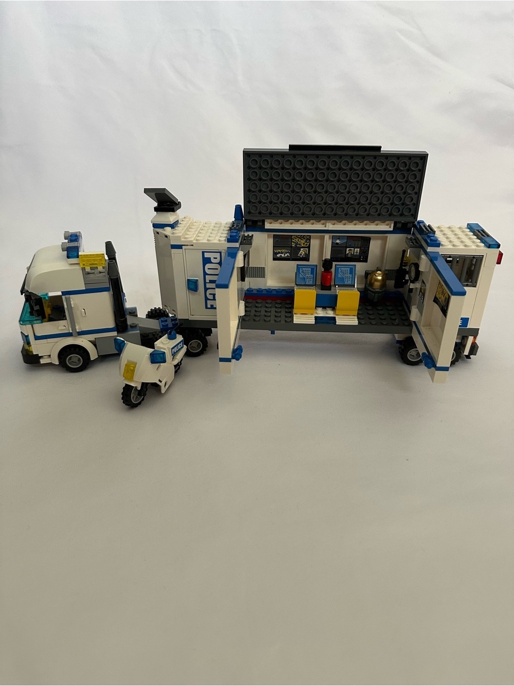 LEGO City Mobile Police Unit (7288) INCOMPLETE Retired Set